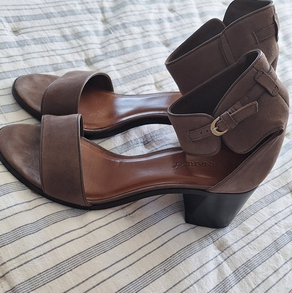 Bernardo Taupe Suede Block Heel Sandals Size 9 - Picture 10 of 10